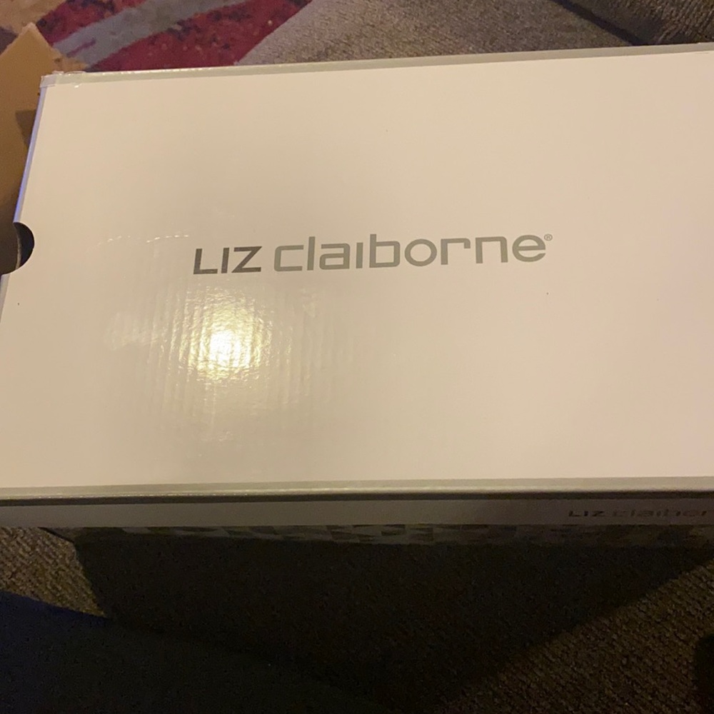 I am selling these shoes because I never put them on they have been in the box